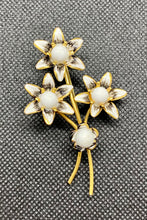 Load image into Gallery viewer, Flower Brooch
